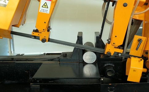 咸丰数控带锯床自动送料精度会出现偏差吗？