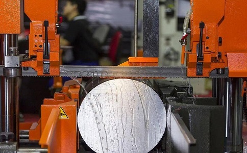 咸丰立式金属带锯床切削出现跑带故障解决方法！